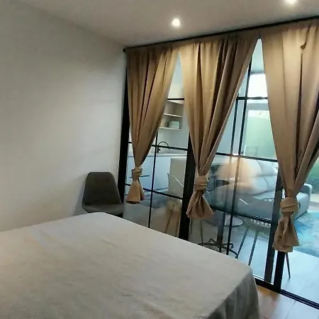 Golden Coast Appartement *