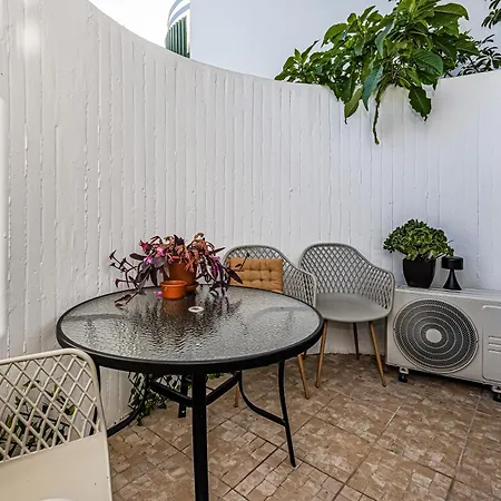 Golden Coast Apartment