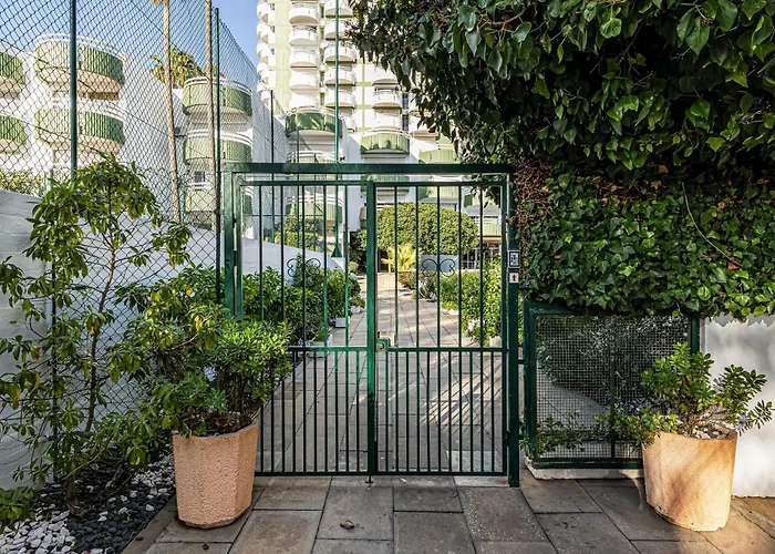 Golden Coast Apartment