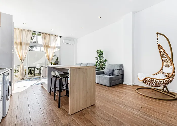 Golden Coast Apartment *