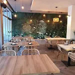 Golden Coast アパート