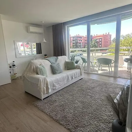 Golden Coast Apartment *