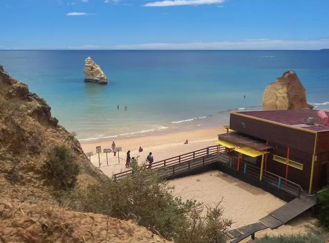 Golden Coast 아파트