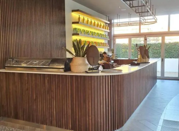 Golden Coast 아파트