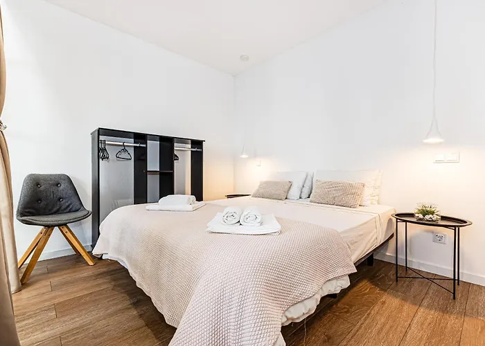 Golden Coast 아파트 *