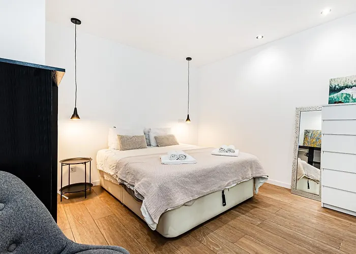 Golden Coast 아파트