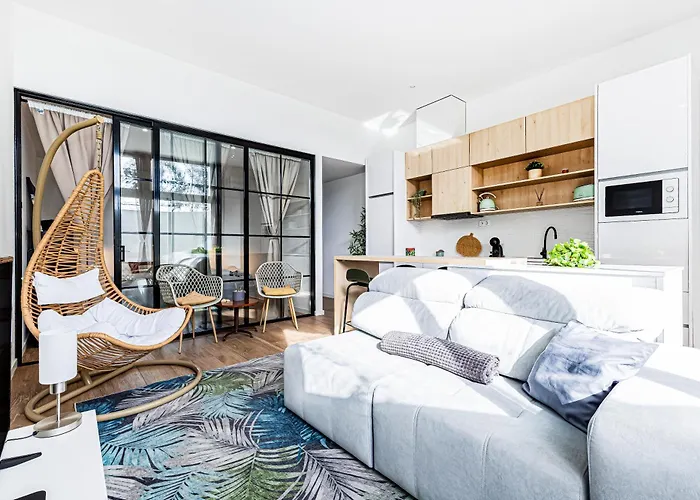 Golden Coast 아파트